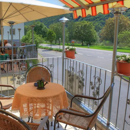 & Café Moselterrasse Ediger-Eller