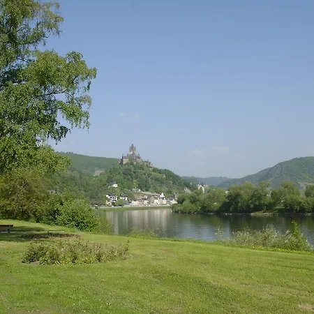 Otel Moselterrasse 3*